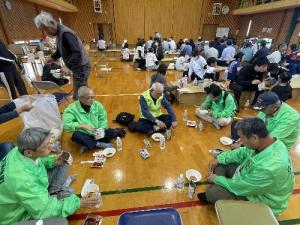 防災士会の皆さんにも非常食を試食していただきました